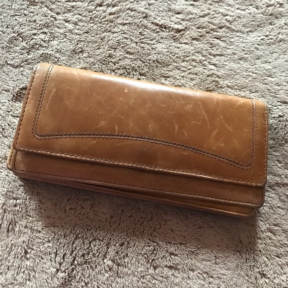 Tan wallet - Picture 1 of 5